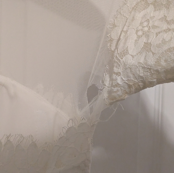 Wedding Dress Sheer Lace Ivory David's Bridal Galina Size 6 - Tulle 3/4 Sleeves - Picture 9 of 16